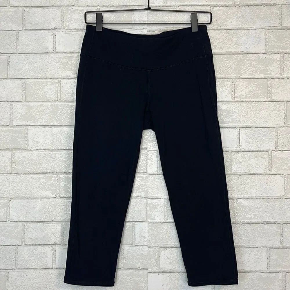 Athleta Black Chaturanga Capri Crop Leggings M